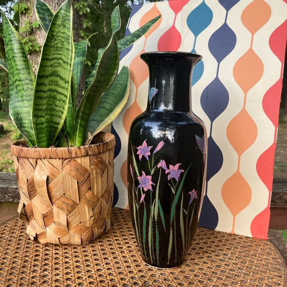 Vintage Japanese Lacquered Black Iris Vase w/Gold Trim - Picture 7 of 14